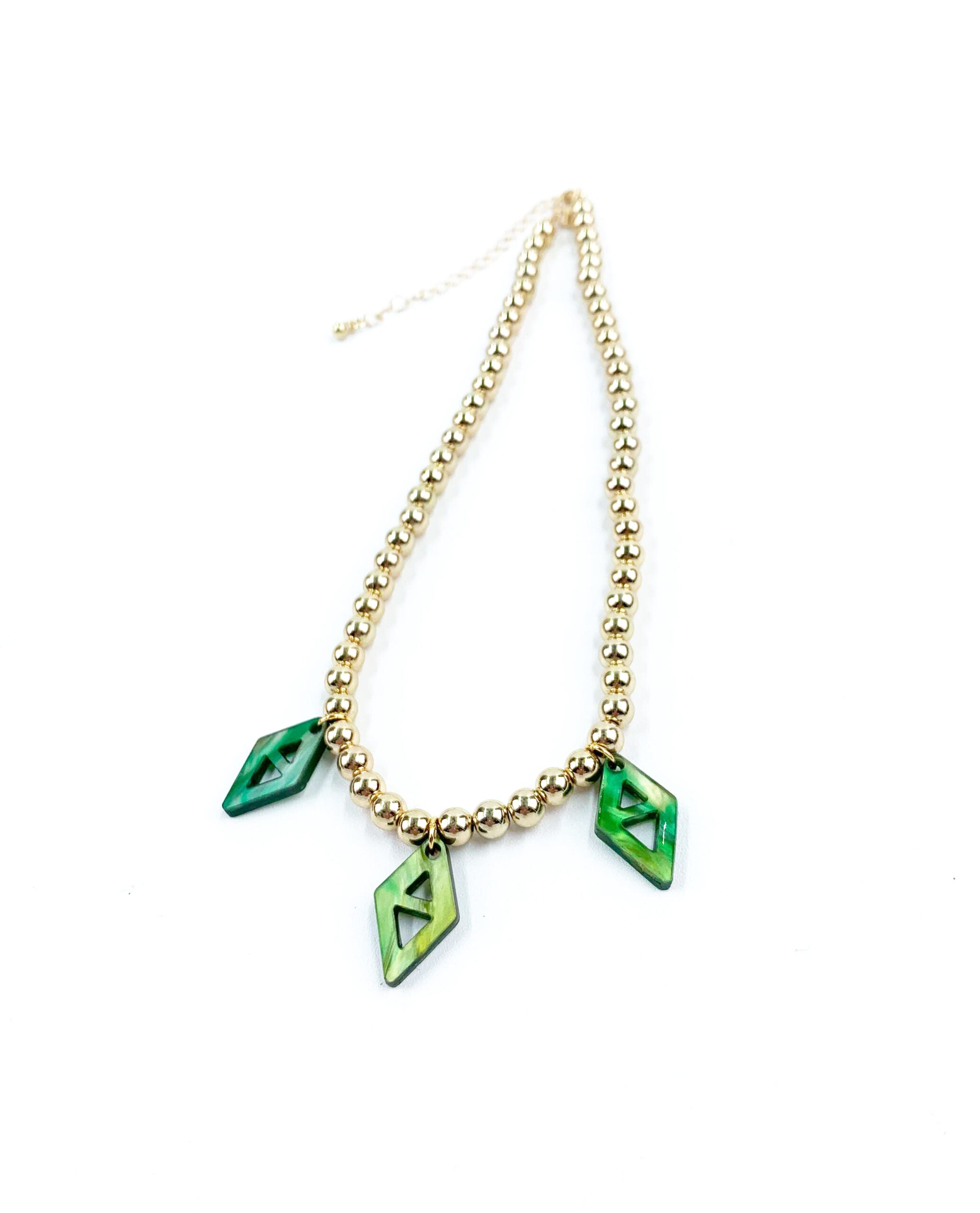Collar elegante de cuentas doradas para mujer