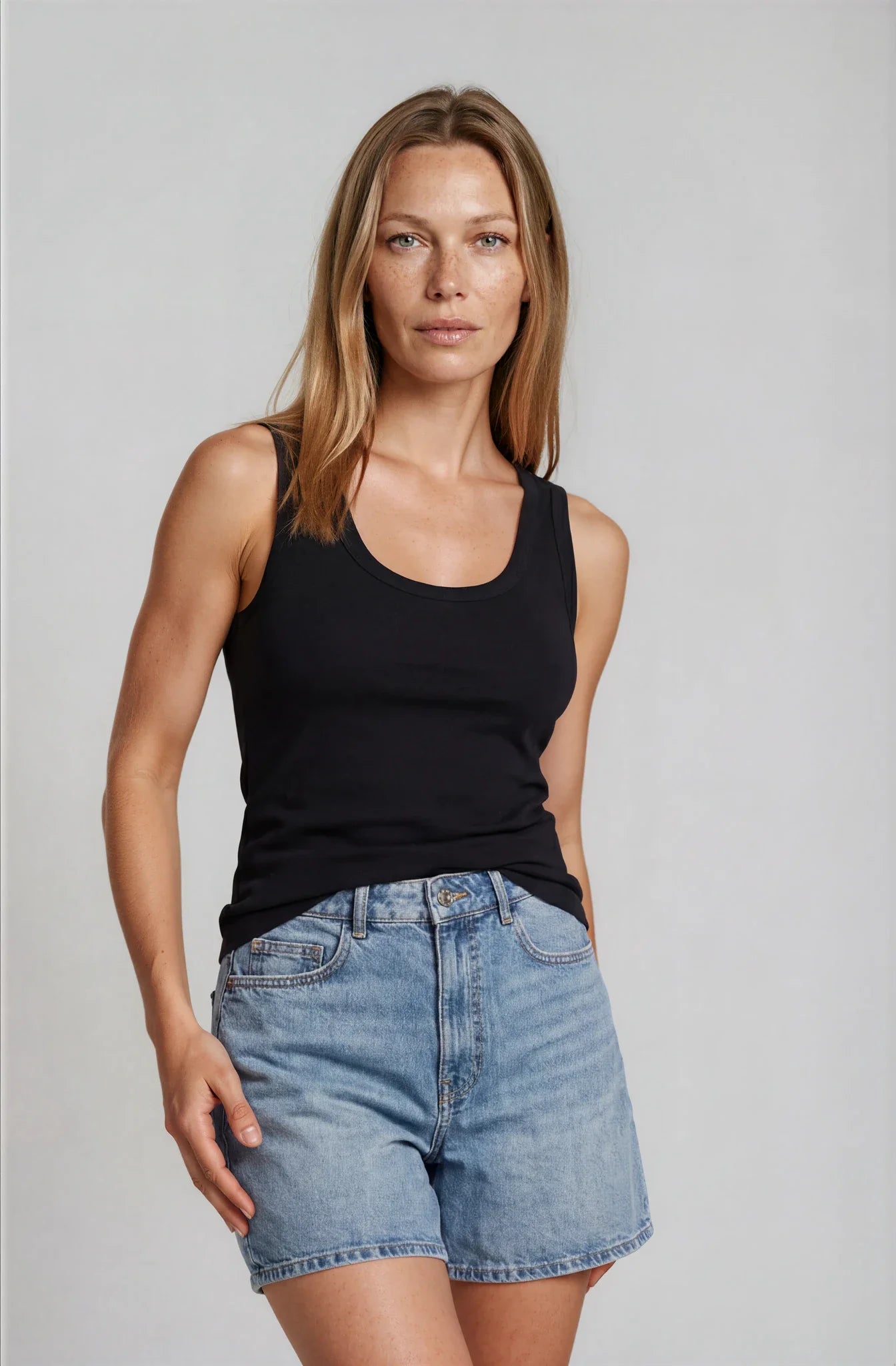Camiseta Básica Premium Algodón Orgánico – Tirantes Finos Mujer