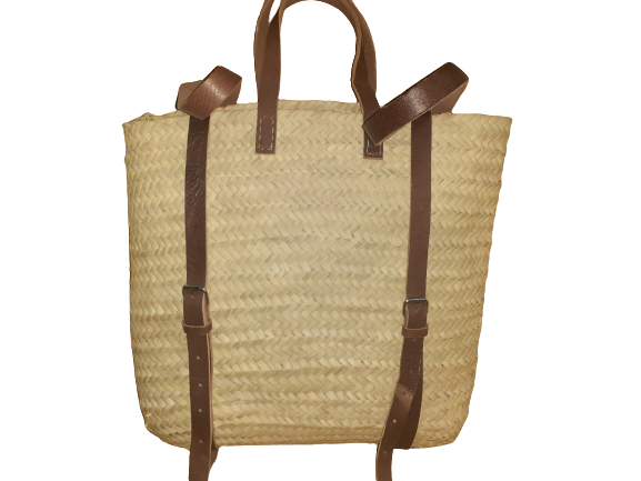 Cuadrada mochila de paja y cuero